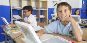 Un curso de primaria del Colegio MIT trabajando con los nuevos tablets