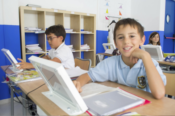 Un curso de primaria del Colegio MIT trabajando con los nuevos tablets Un curso de primaria del Colegio MIT trabajando con los nuevos tablets