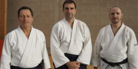 El profesor de Aikido del MIT Antonio Q. junto al Dan Stephane Goffin y al Dan Christian Tissier 