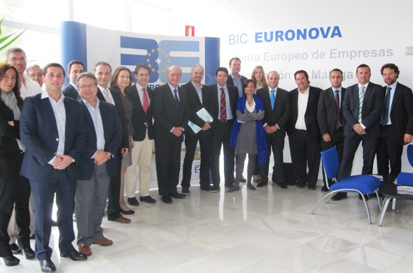 El alcalde de Málaga, Francisco de la Torre, junto a los representantes de las empresas BIC Euronova
