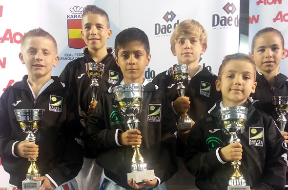 Los campeones de la Selección Andaluza posan con sus trofeos