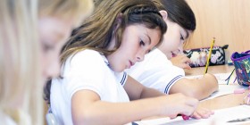 Alumnas de MIT School durante una clase