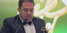 Mr. Pabón recoge el premio Andalucía Excelente otorgado al Colegio MIT School