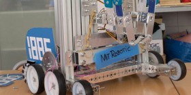 Uno de los robots realizados por los estudiantes de MIT School