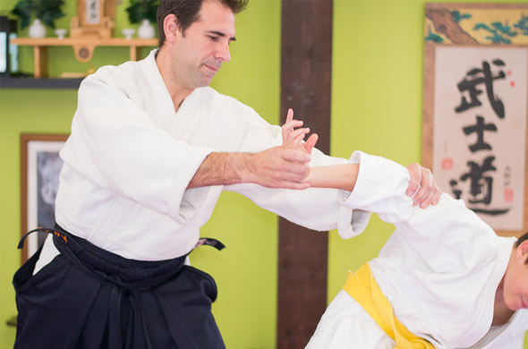Antonio Quero practica Aikido con uno de sus alumnos